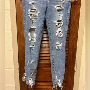 light blue distressed skinny jeans